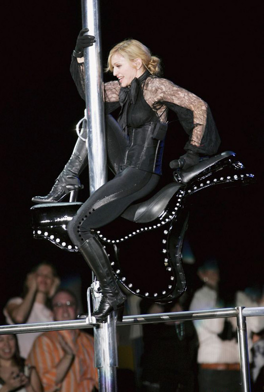 Madonna performs in LA @ Confessions Tour