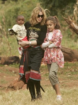 Madonna, Lola & David in Malawi