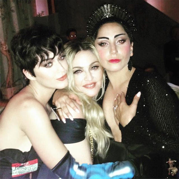 Madonna: Girls night out………. Kissing the Ring……..Finally! #metball