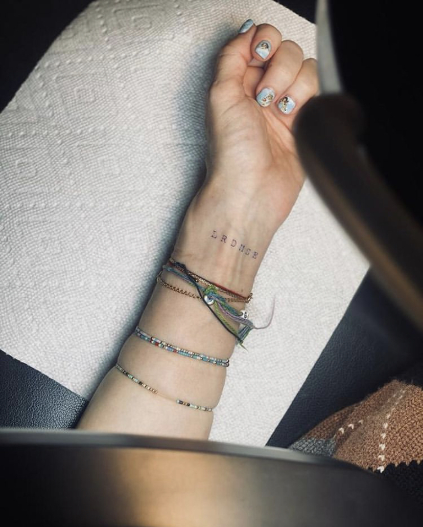 The tattoo consists of the letters L, R, D, M, S, E, which are the initials of her kids