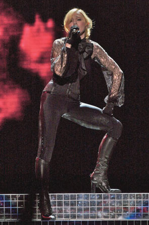 Confessions Tour pictures - Madonna photos live on stage | Mad-Eyes