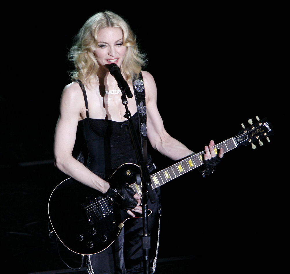 Madonna performs Hung Up @ the Olympia in Paris