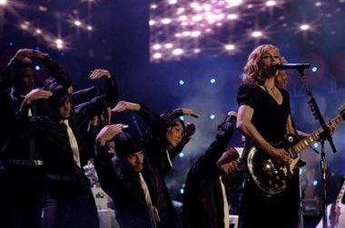Madonna performing La Isla Bonita with Gogol Bordello @ Live Earth
